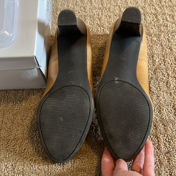 Kelly & Katie heels size 8 mustard yellow - Picture 5 of 5